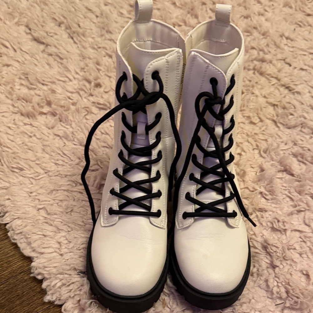 Art Class White Lace-Up Kids Boots